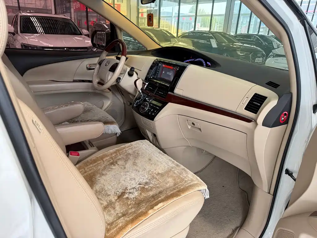 Toyota Previa — миниатюра 7