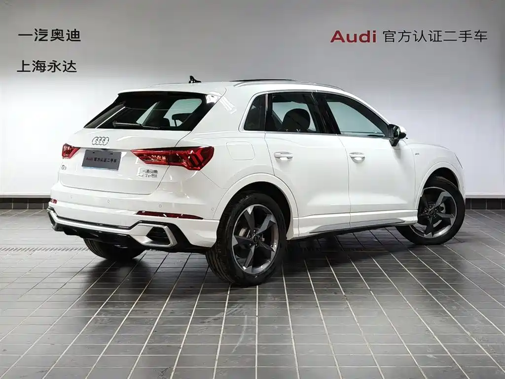 AUDI Q3