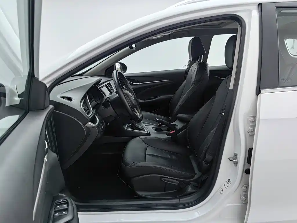 Buick Excelle — миниатюра 10
