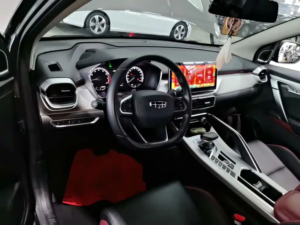 Geely Binyue — миниатюра 10