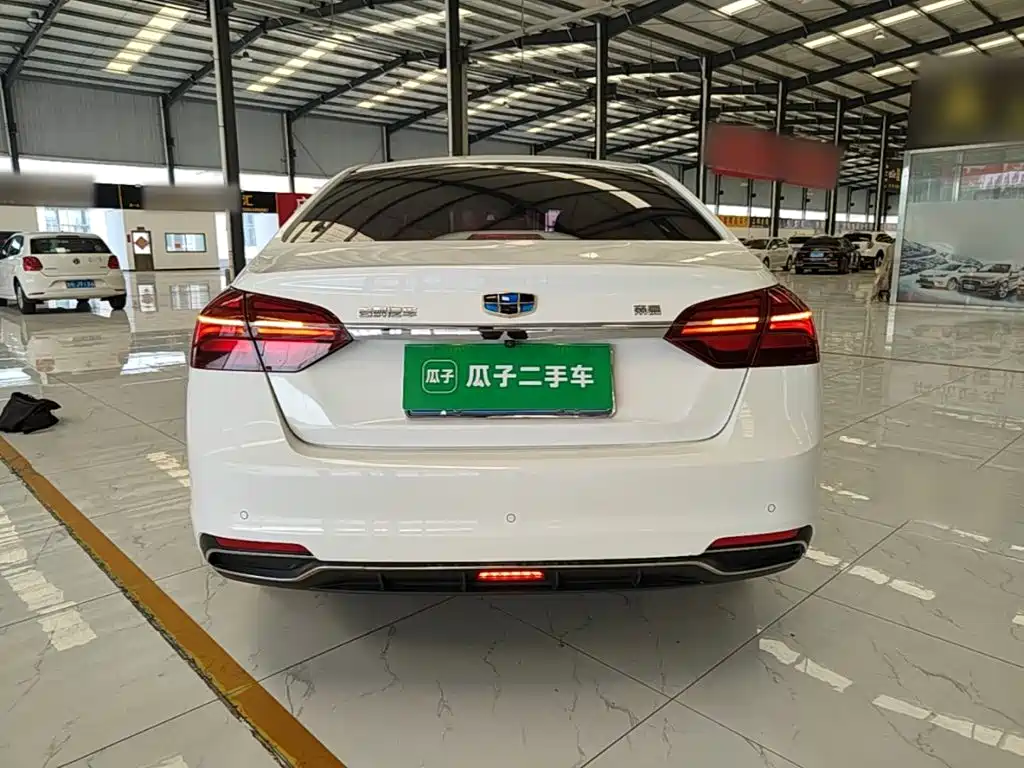 Geely Emgrand — миниатюра 6