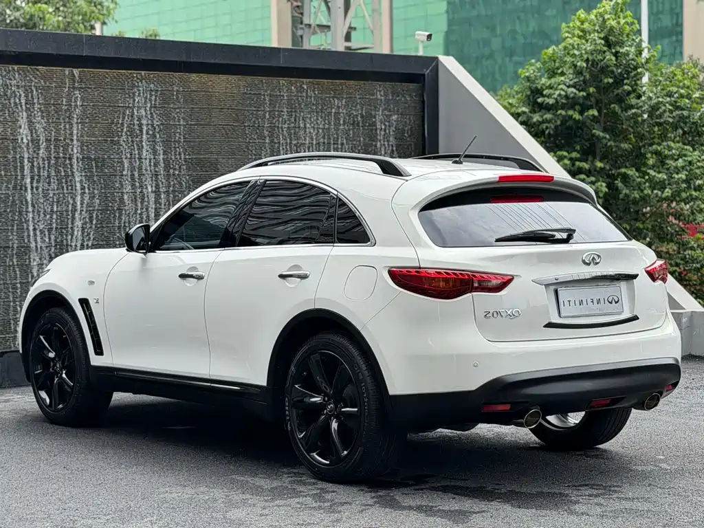 Infiniti QX70 — миниатюра 8
