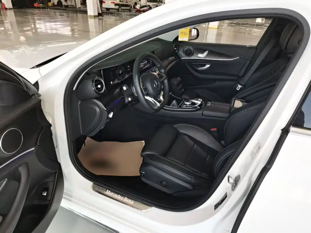 Mercedes-Benz E-Class — миниатюра 15