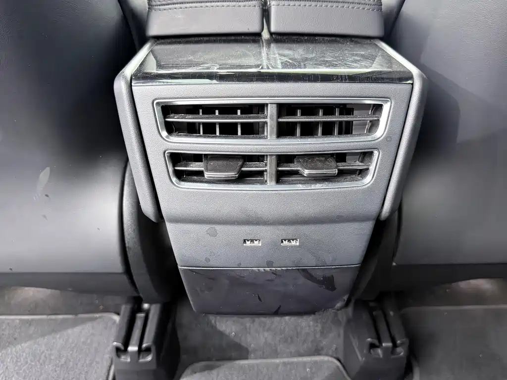 Tesla Model X — миниатюра 15