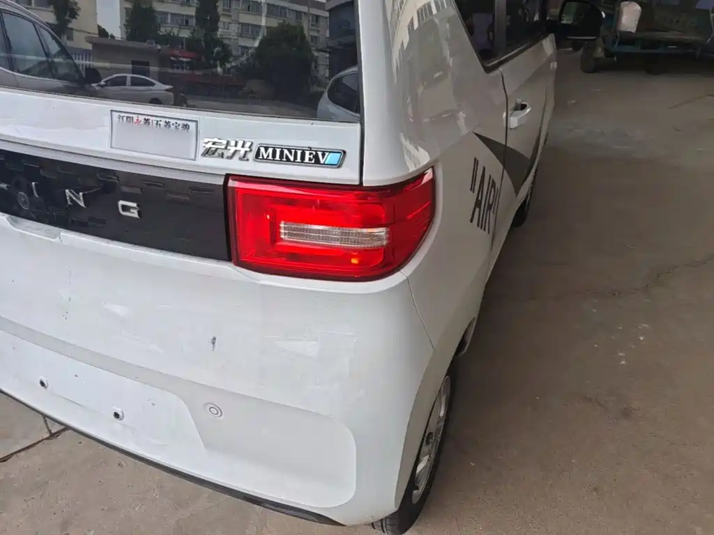 Wuling MINIEV — миниатюра 8