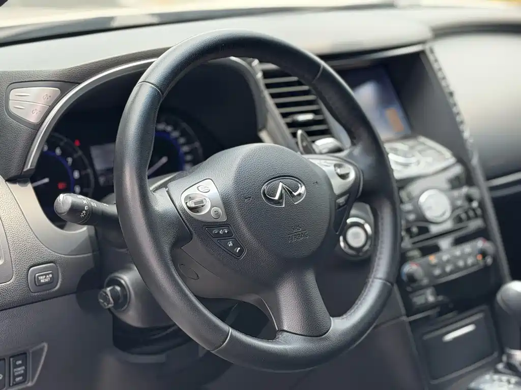 Infiniti QX70 — миниатюра 4