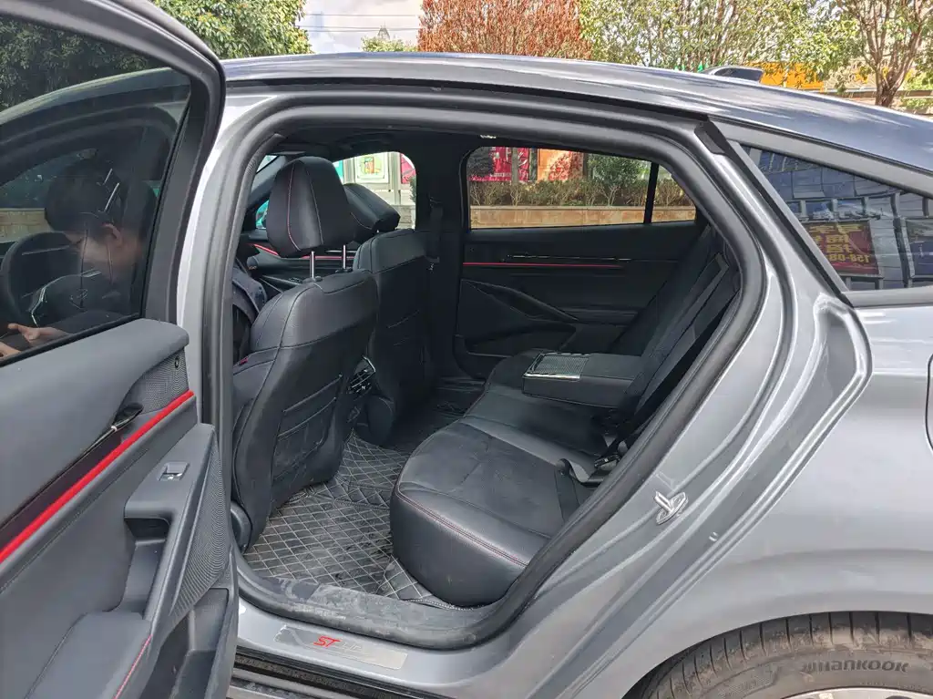 Ford Mondeo — миниатюра 6