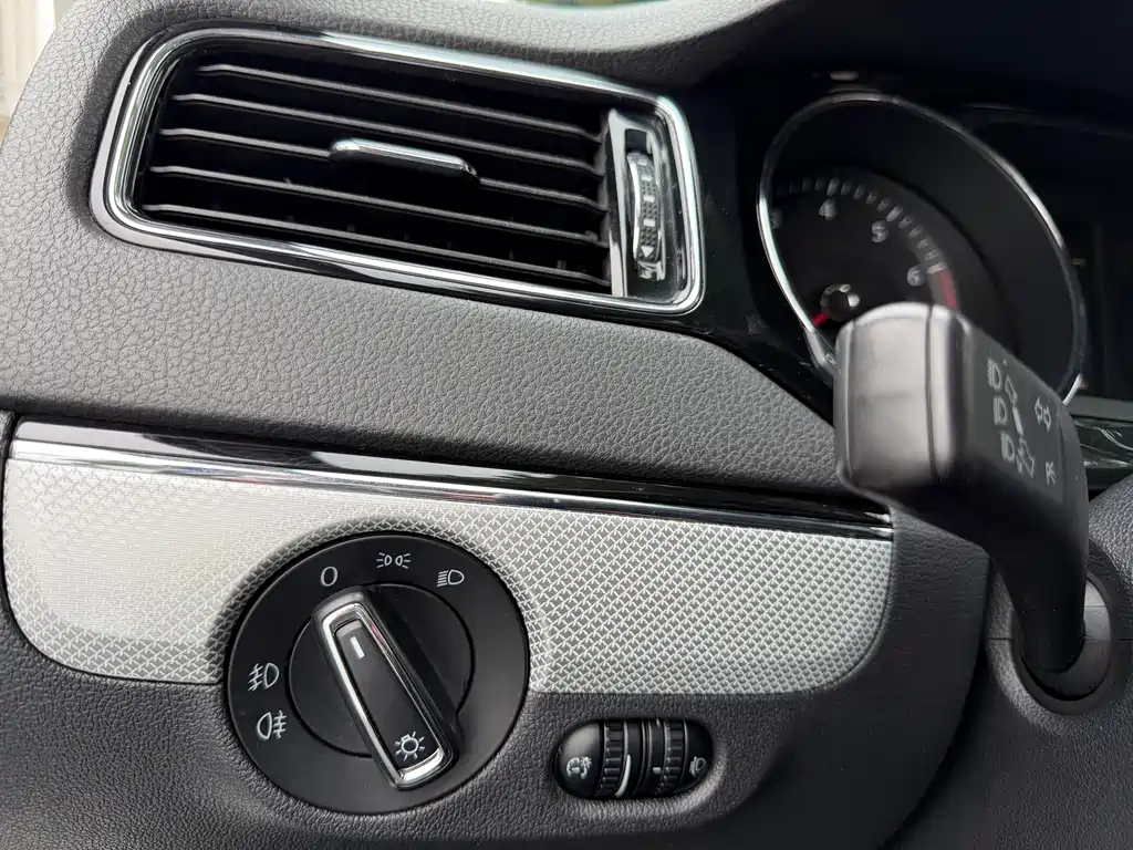 Volkswagen Sagitar — миниатюра 20