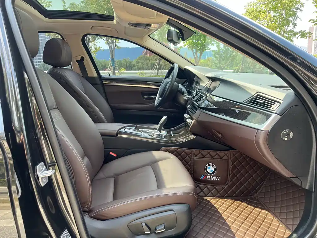 BMW 5 Series — миниатюра 13