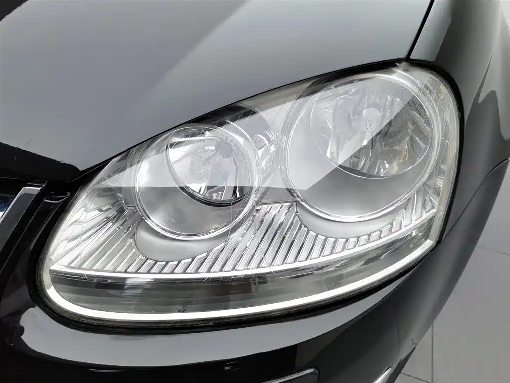 Volkswagen Sagitar 2010 1.4TSI AT
