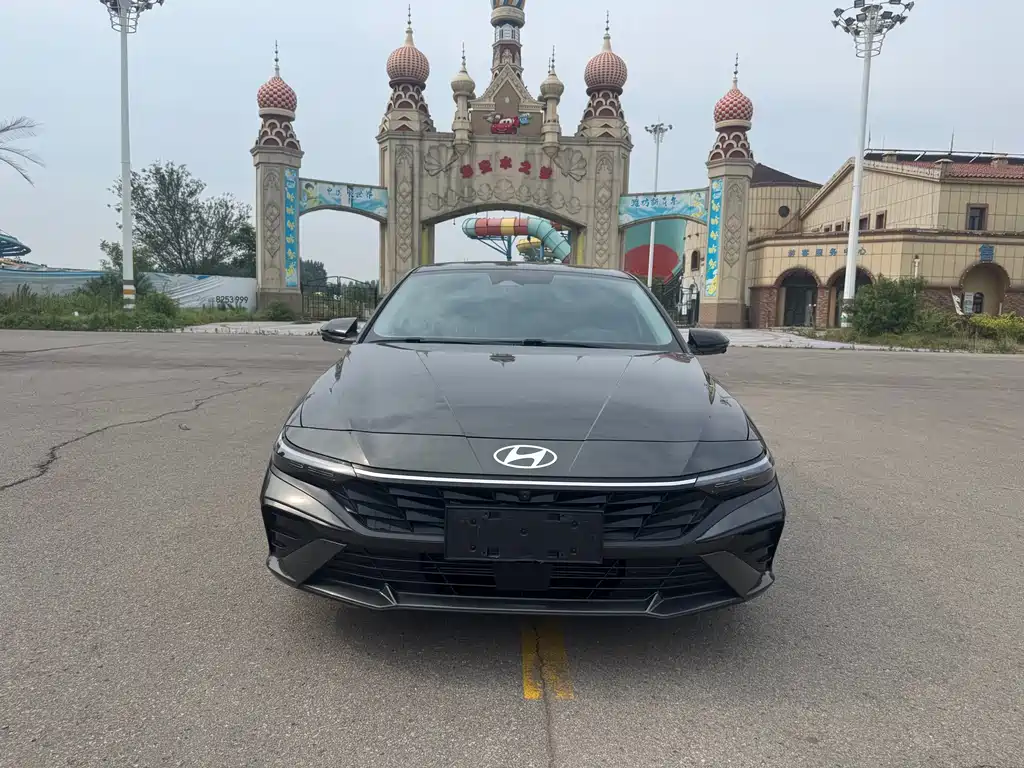 Hyundai Elantra 2023 1.5L CVT TOP Flagship