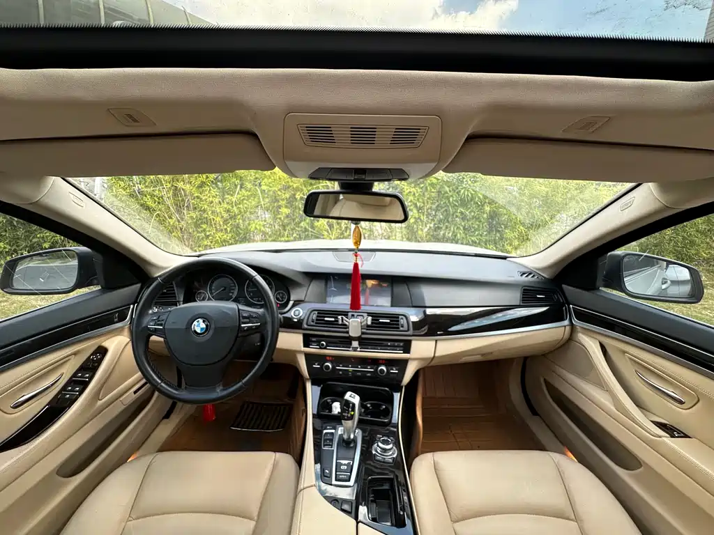 BMW 5 Series — миниатюра 12