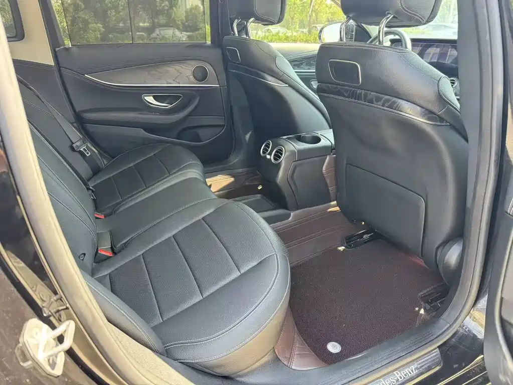 Mercedes-Benz E-Class — миниатюра 15