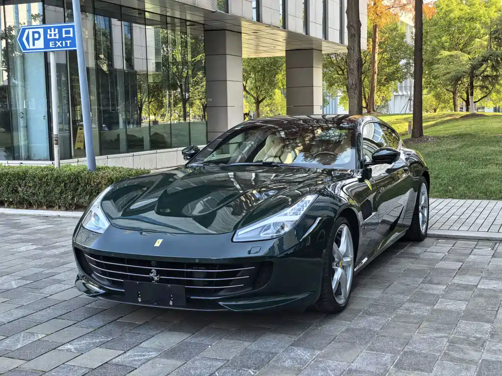 FERRARI GTC4LUSSO