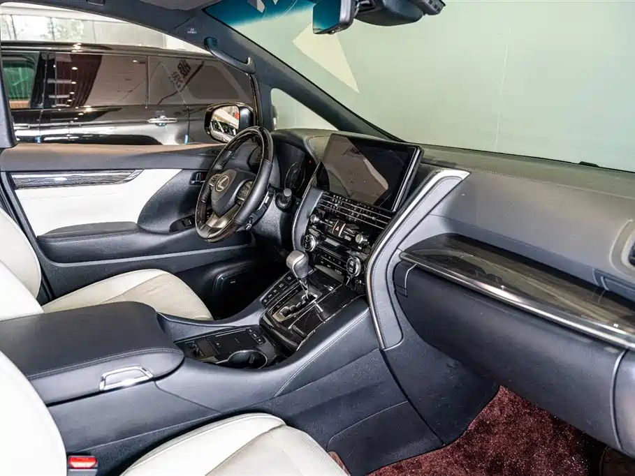 Lexus LM 2020 300h мест