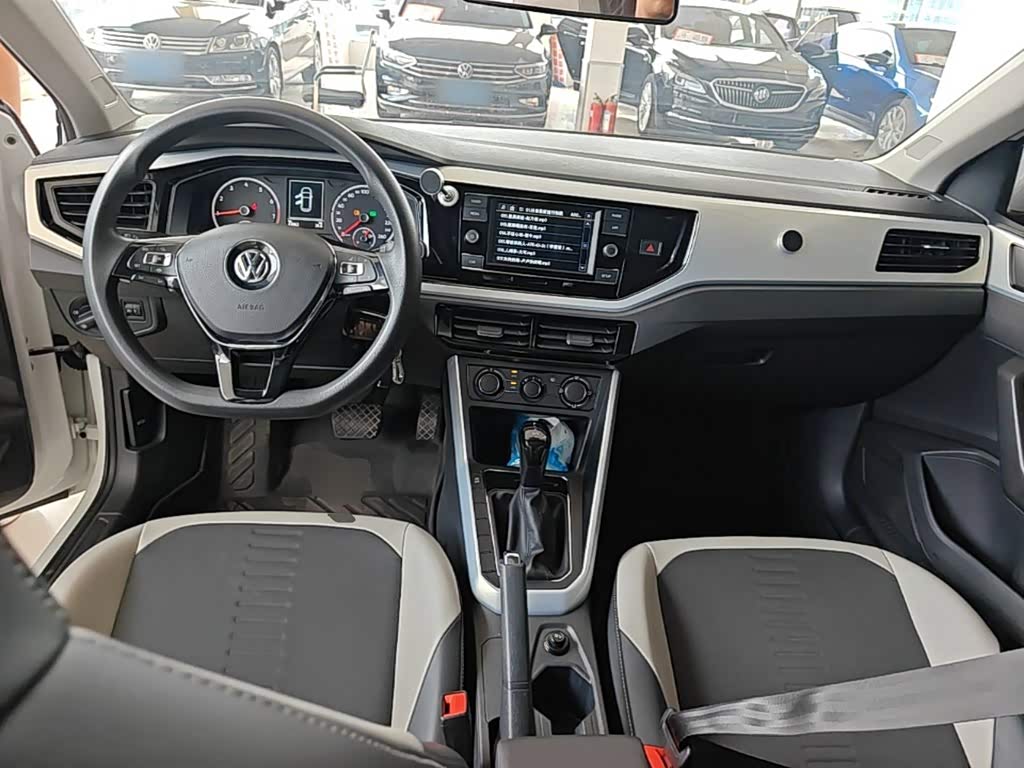Volkswagen Polo 1.5 л 2021 г. Белый, пробег 43099 км