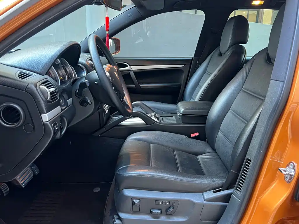 Porsche Cayenne — миниатюра 7