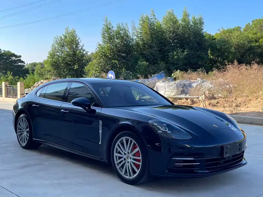 PORSCHE PANAMERA