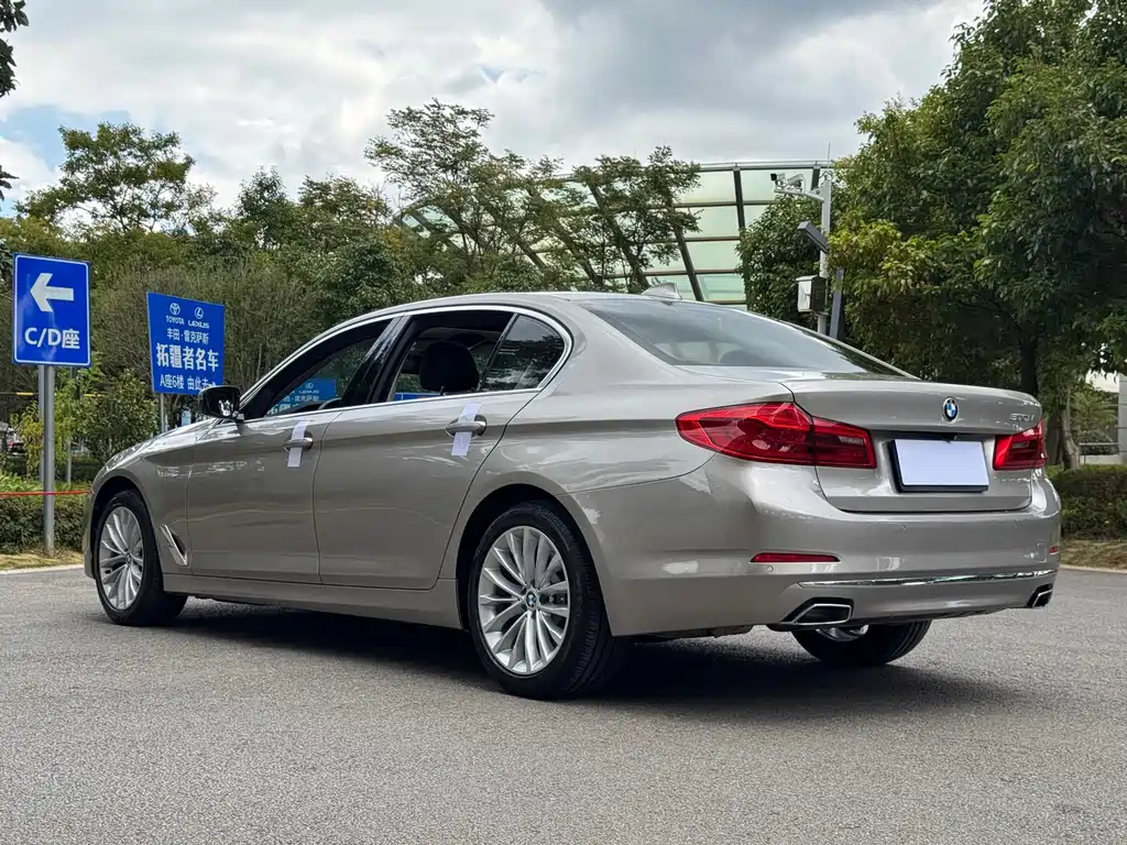BMW 5 Series — миниатюра 5