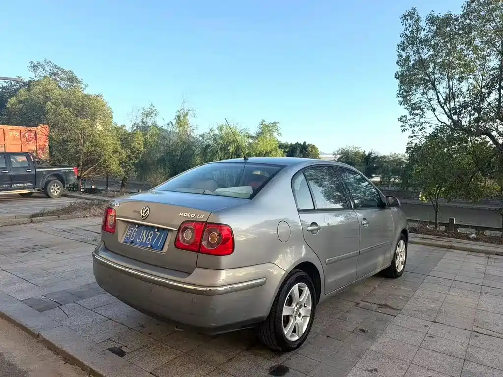 Volkswagen Polo 2009 1.4L MT