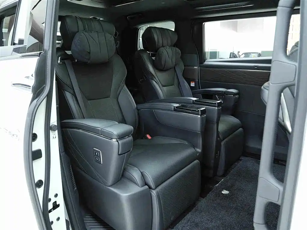 Toyota Alphard — миниатюра 13