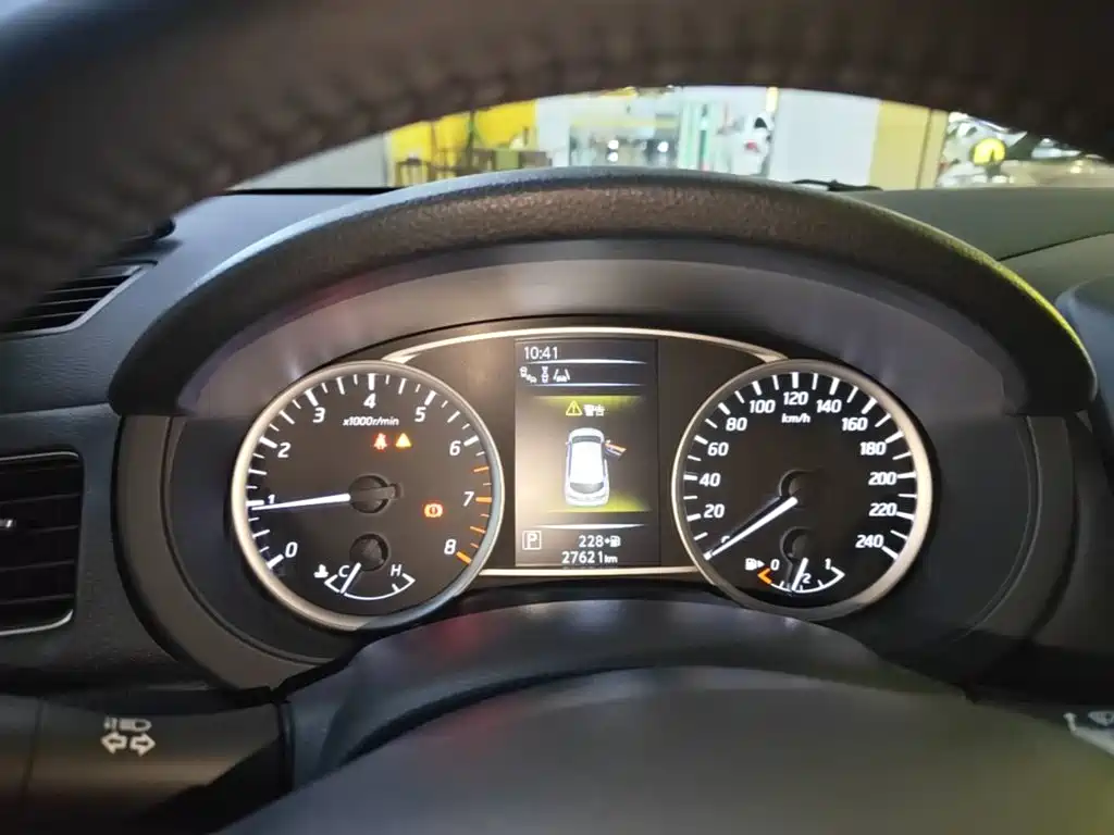 Nissan Tiida — миниатюра 12