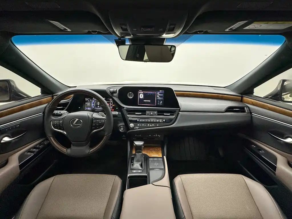 Lexus ES — миниатюра 22