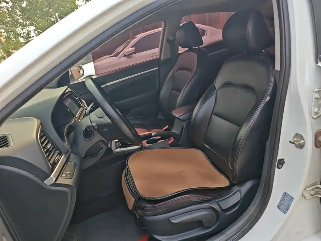 Hyundai Elantra — миниатюра 15
