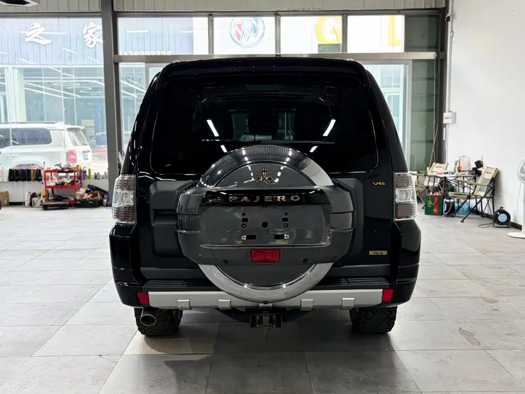 Mitsubishi Pajero (Import) — миниатюра 4