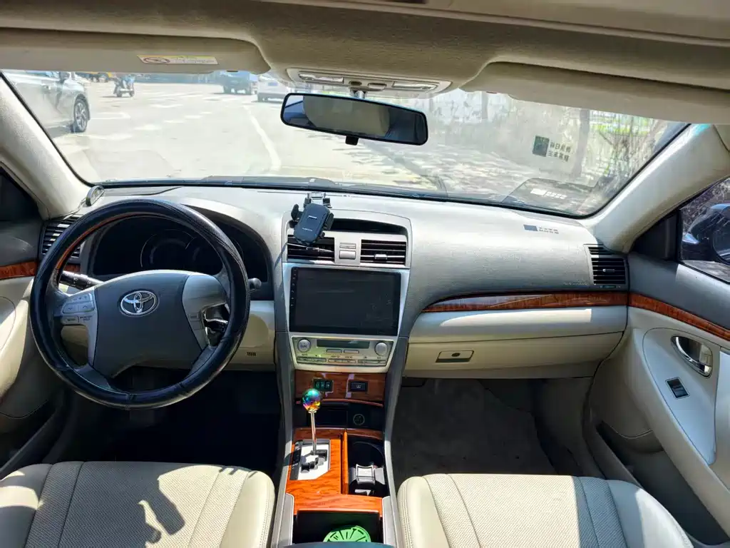 Toyota Camry — миниатюра 10