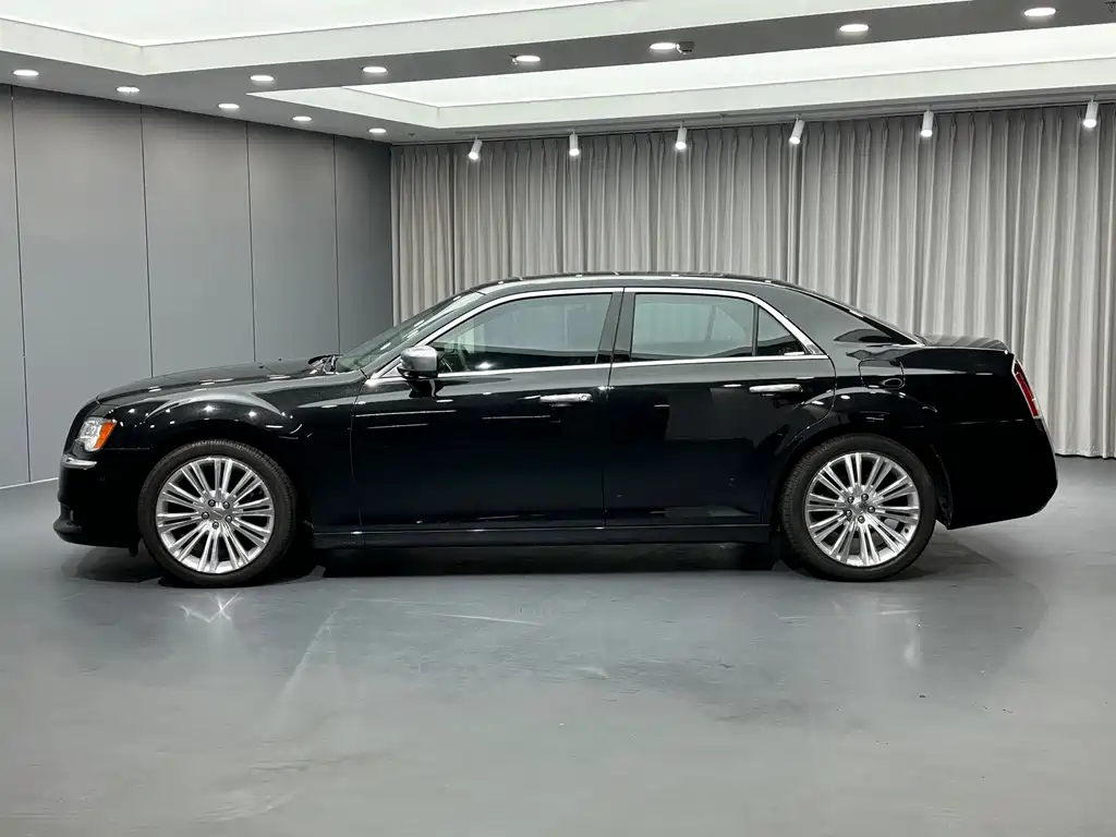 Chrysler 300C — миниатюра 7