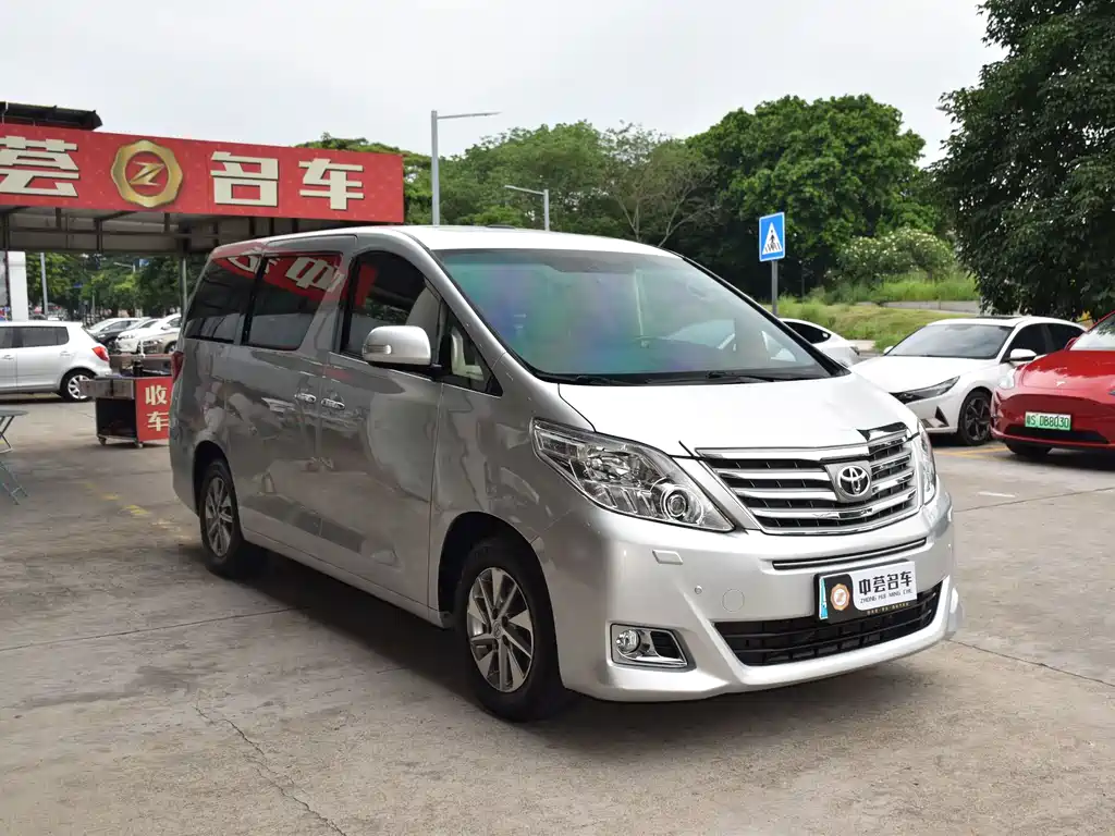 Toyota Alphard — миниатюра 3