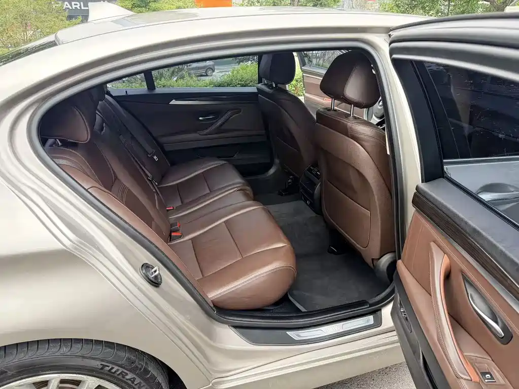 BMW 5 Series — миниатюра 6
