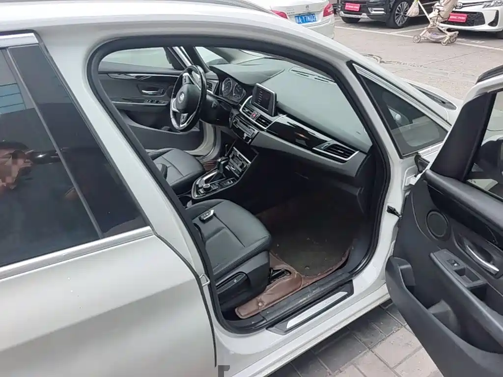 BMW 2 Series Active Tourer — миниатюра 9