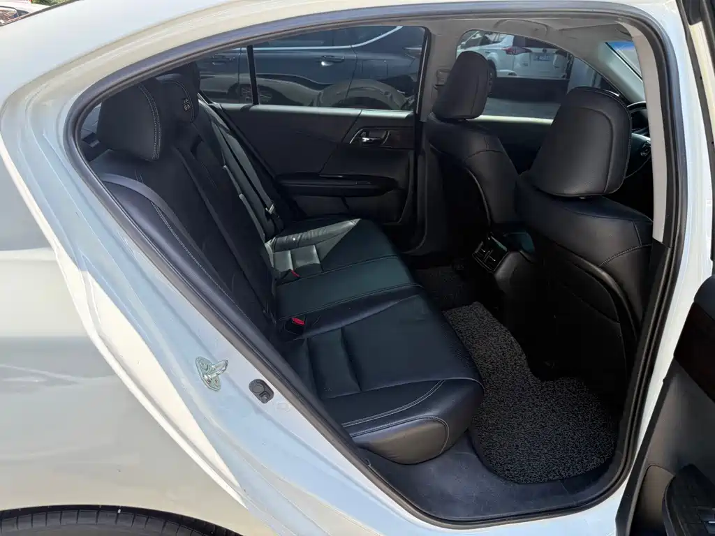 Honda Accord — миниатюра 11