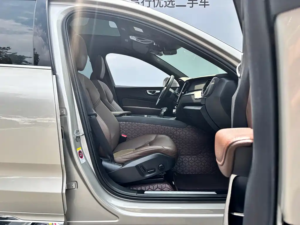 Volvo XC60 — миниатюра 10
