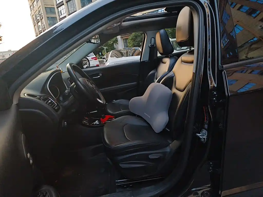 Jeep Compass — миниатюра 11