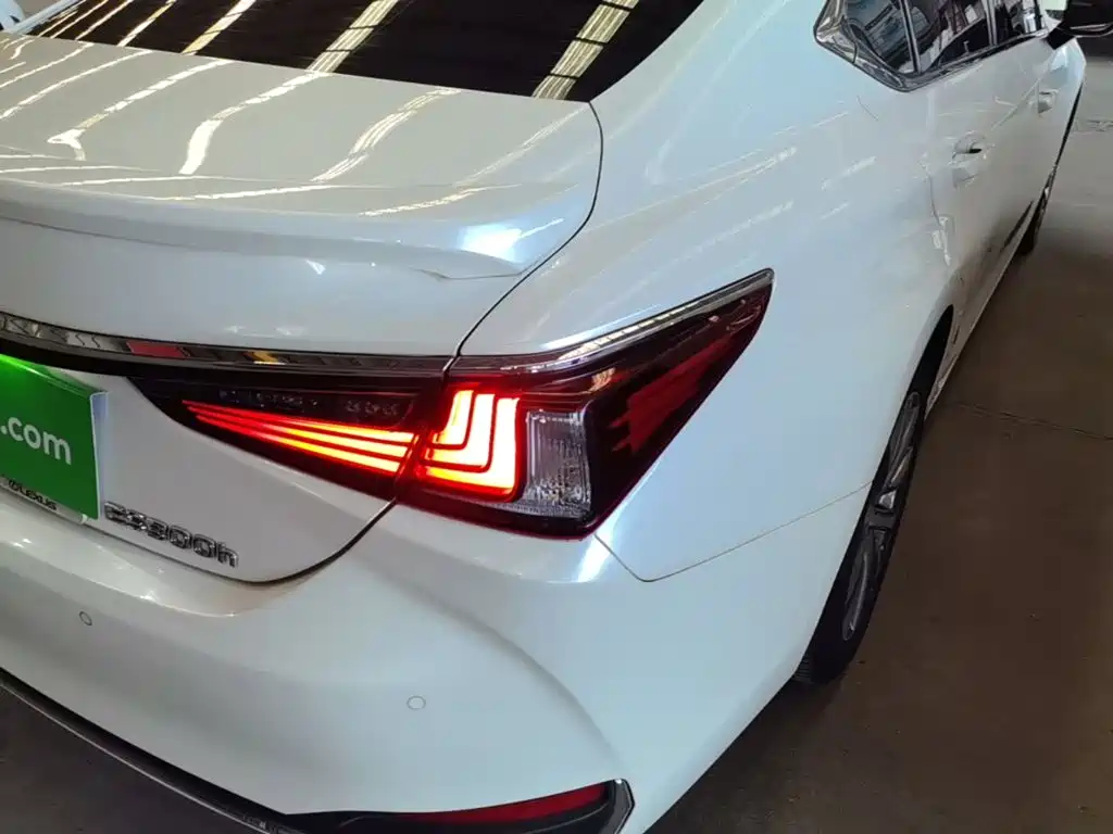 Lexus ES — миниатюра 8