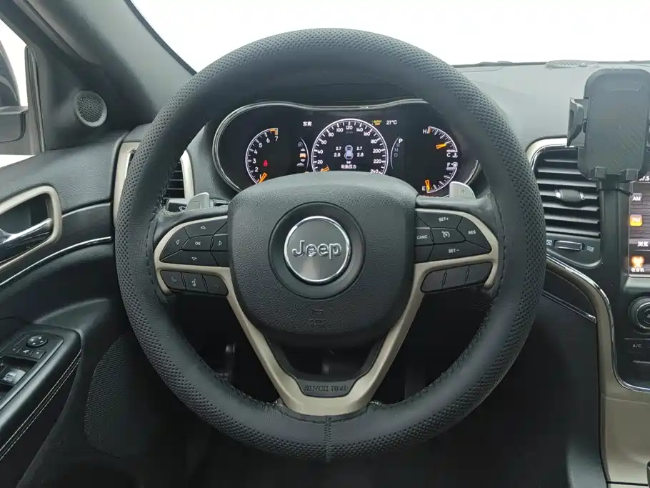 Jeep Grand Cherokee (Import) — миниатюра 15