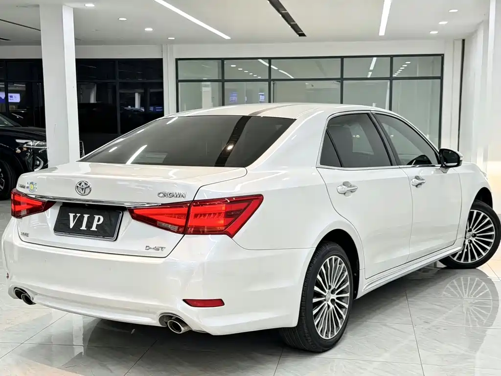 Toyota Crown — миниатюра 9