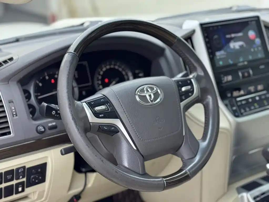 Toyota Land Cruiser 2019 5.7L AT