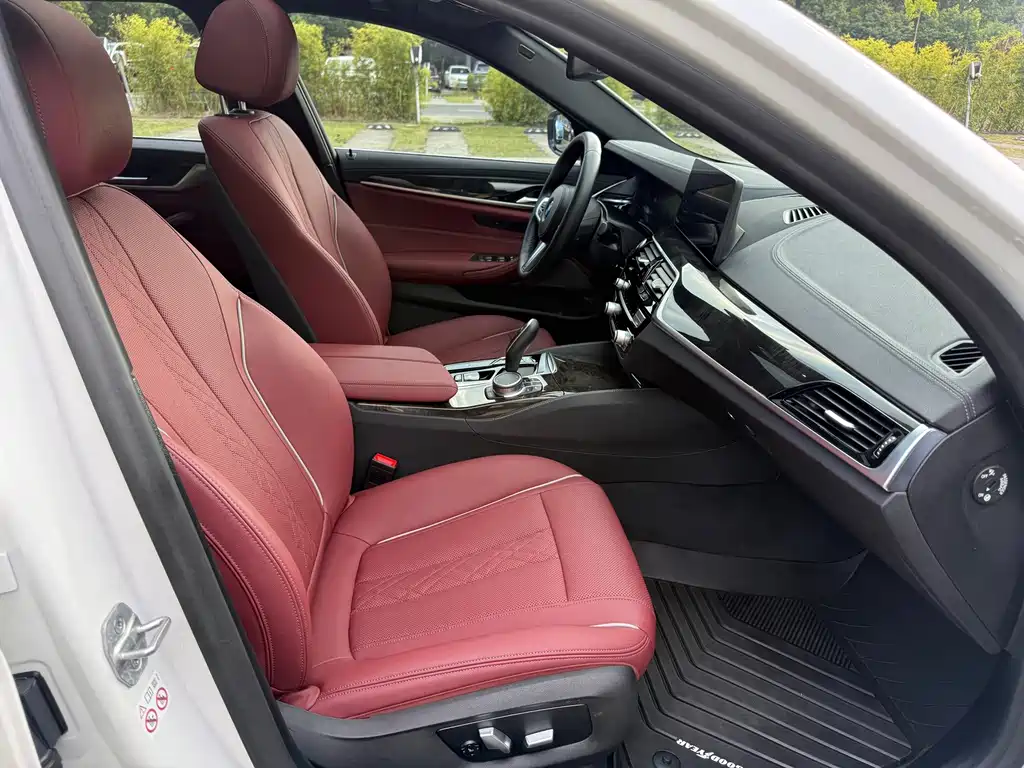 BMW 5 Series — миниатюра 14