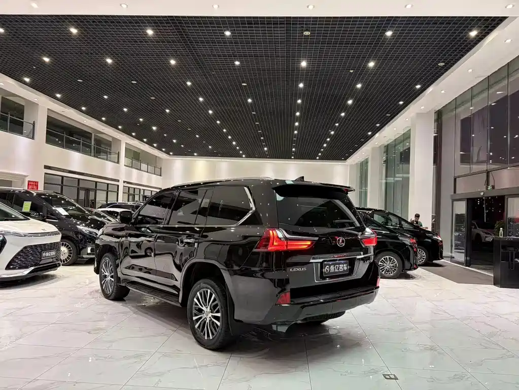Lexus LX 570 Dynamic Luxury Edition, фото 14