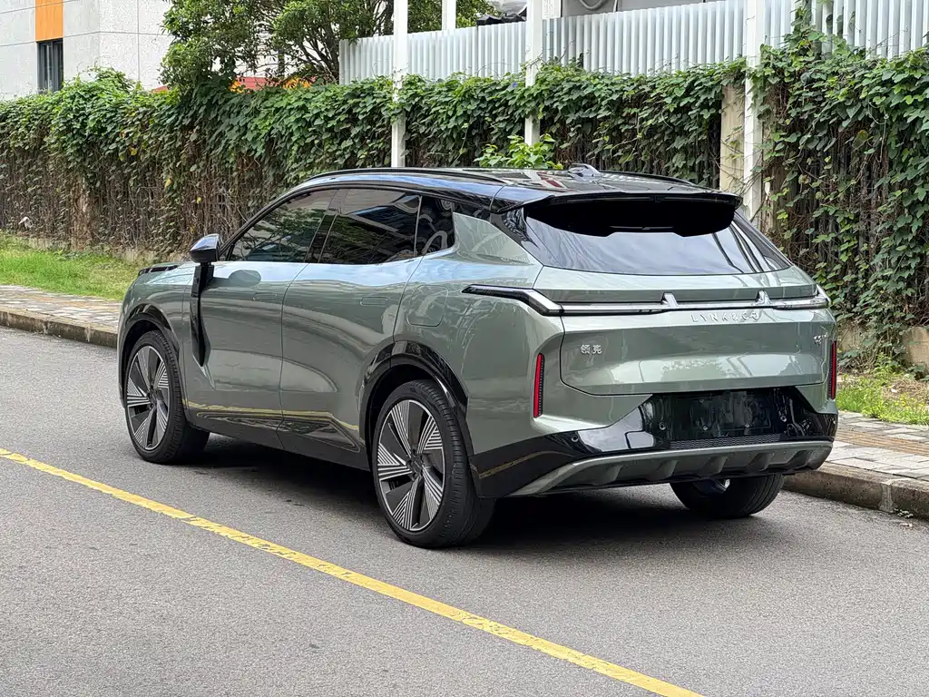 Lynk & Co 08 EM-P 2023 220km Halo