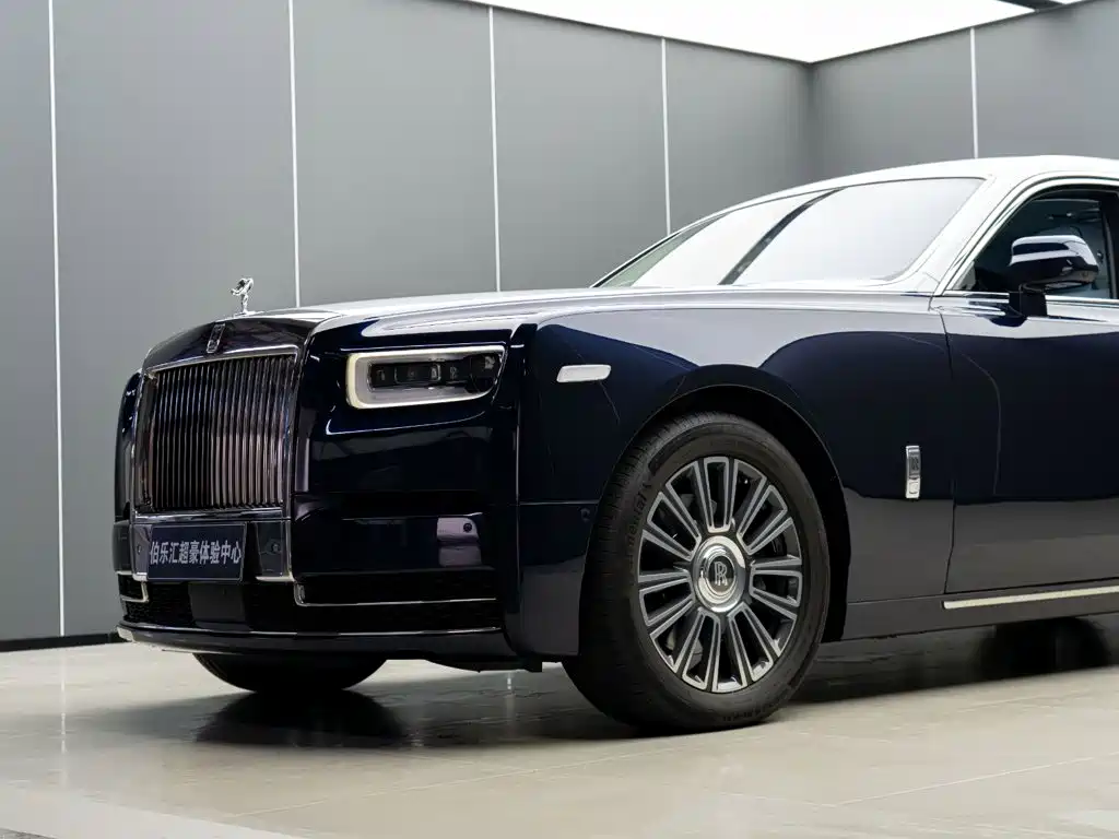 Rolls-Royce Phantom — миниатюра 5