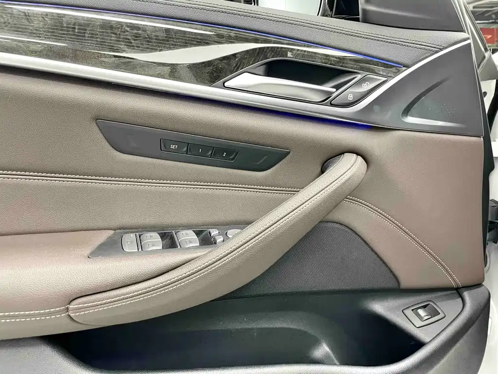 BMW 5 Series — миниатюра 14