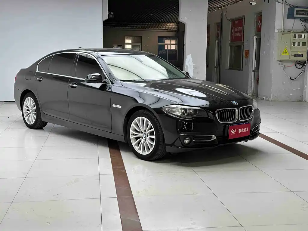BMW 5 Series — миниатюра 3