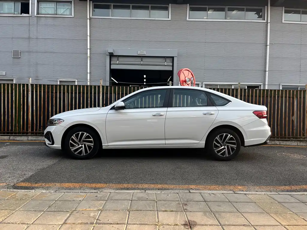 Volkswagen Lavida — миниатюра 2