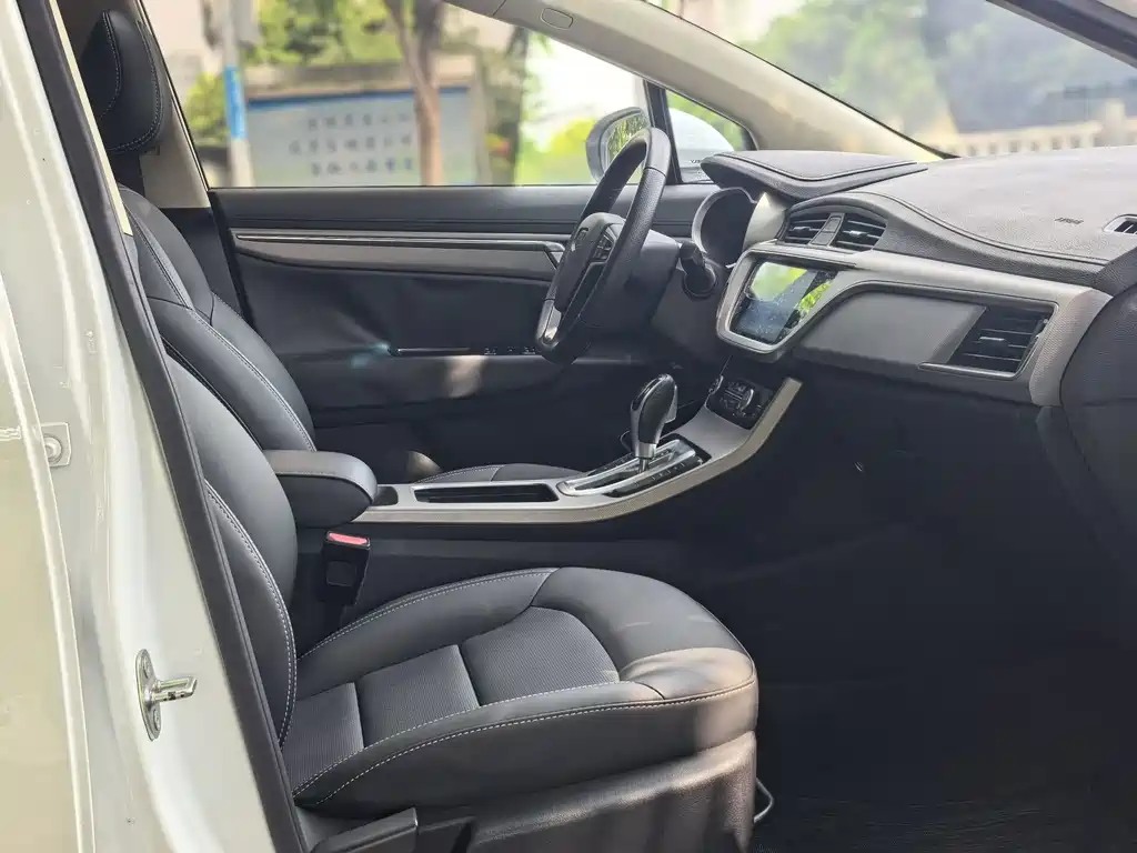 Geely Emgrand GS — миниатюра 11