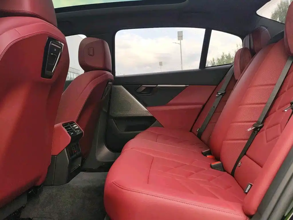 BMW i5 — миниатюра 9